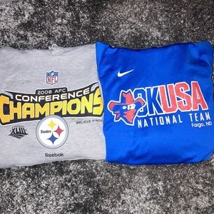 2 medium hoodies 2 for 40$